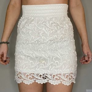 White patterned pencil skirt